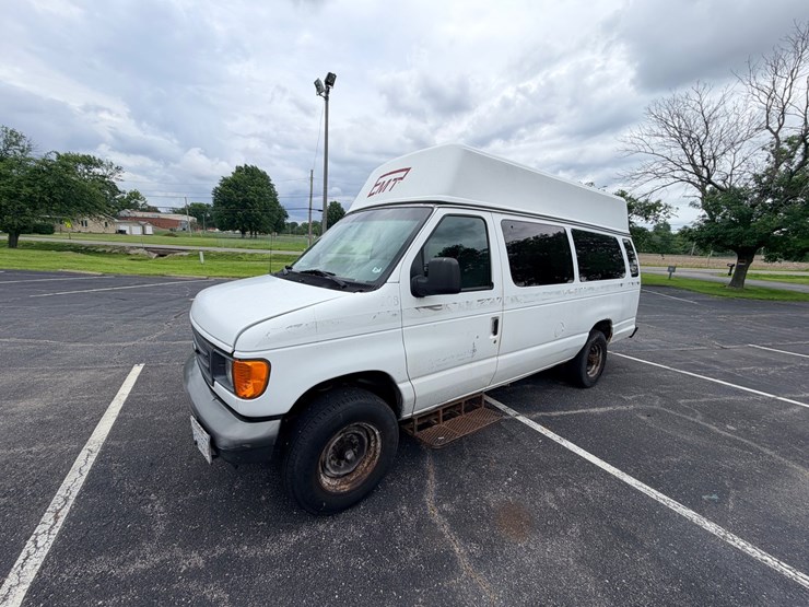 #24064-•-2007-ford-econoline-wagon-van-image-4