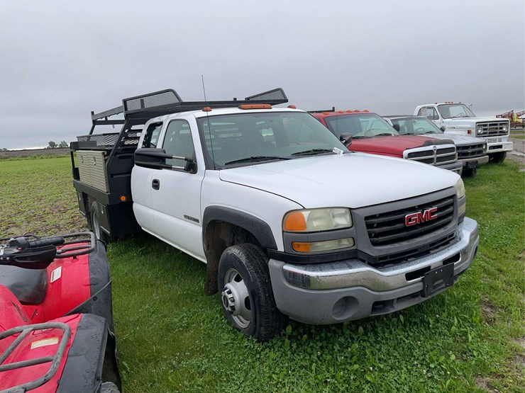 2004-gmc-3500-image-2