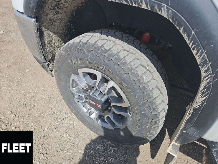 2022-gmc-sierra-2500hd-image-13