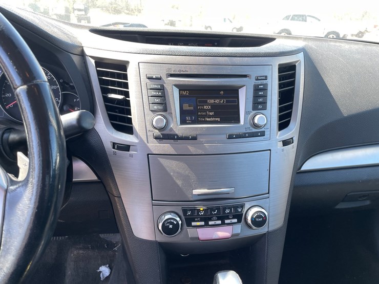 #1404-•-2014-subaru-legacy-(has-mn-title)-image-16