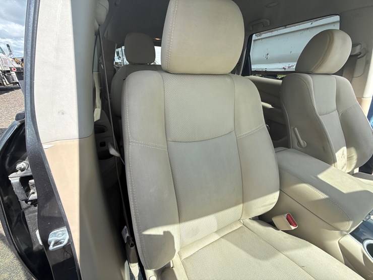 2017-nissan-pathfinder-image-21