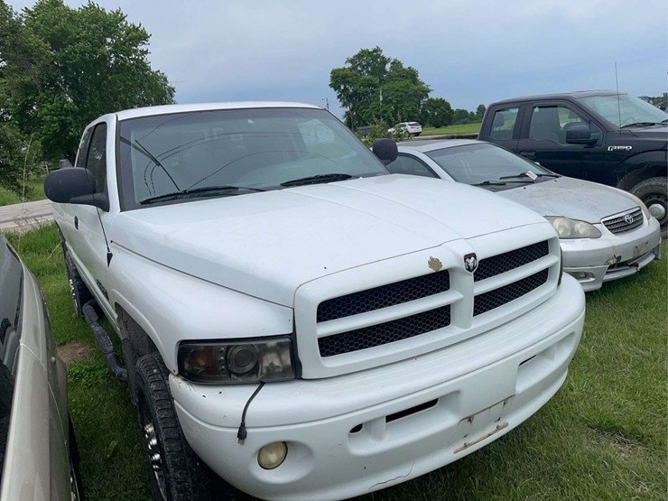 2001-dodge-2500-image-2