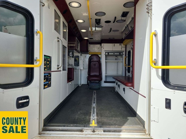 2017-ford-e450-image-12