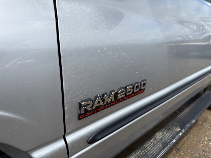 2001-dodge-2500-image-29