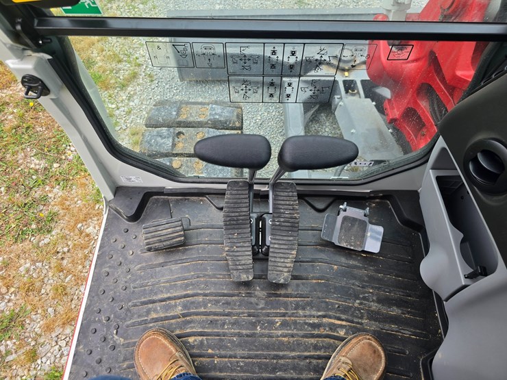 2024-takeuchi-tb290-image-52