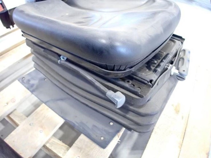 qty-of-(2)-cobo-tractor-seats-image-12