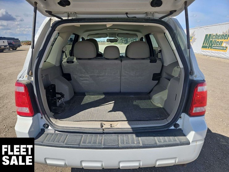 2011-ford-escape-image-16