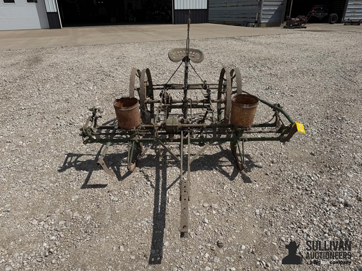 john-deere-2r40-planter-image-2