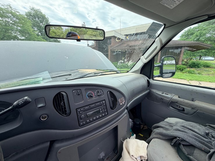 2008-ford-e450-image-44