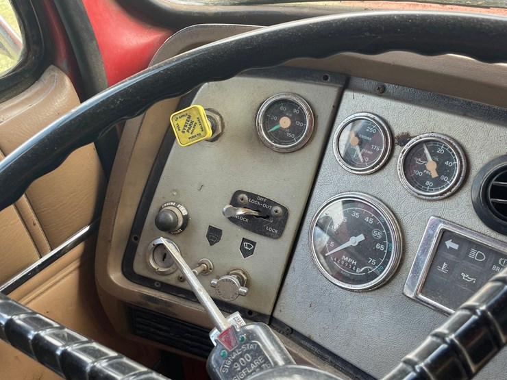 1988-ford-l9000-image-27
