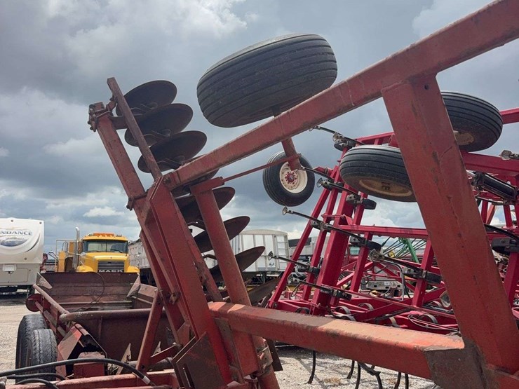 massey-ferguson-820-image-11