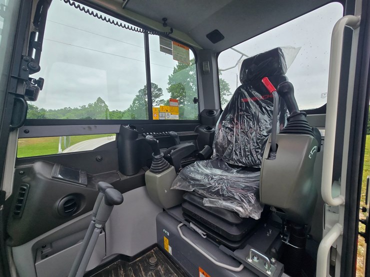 2024-takeuchi-tb290-image-56