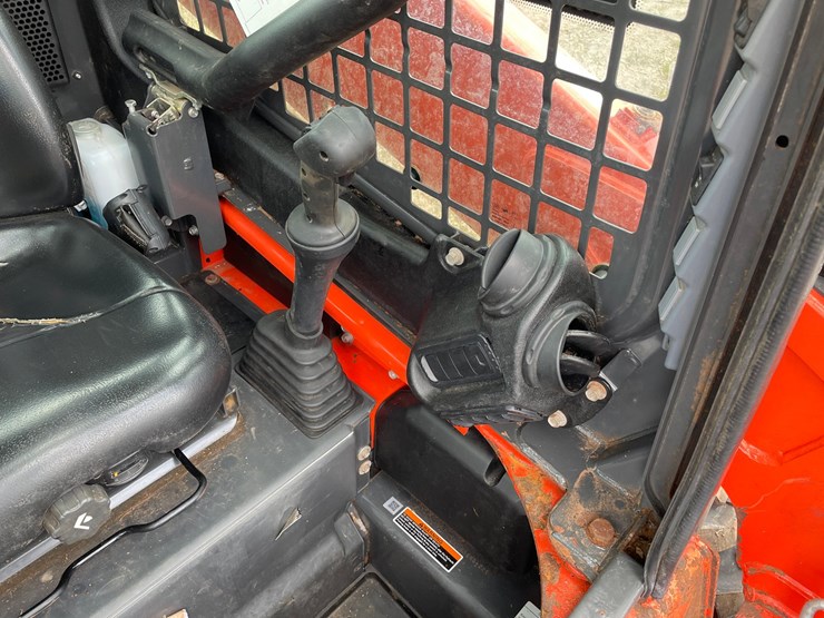 2022-kubota-ssv65-image-40