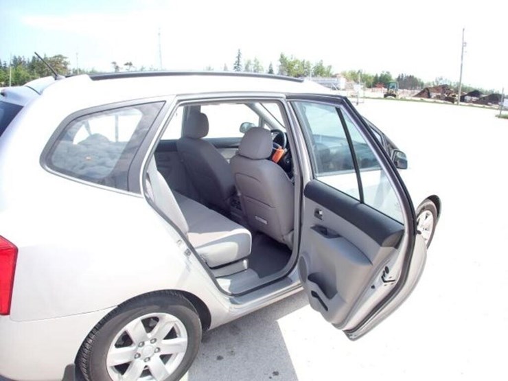 2007-kia-rondo-ex-sport-utility-vehicle-knafg52667-image-36