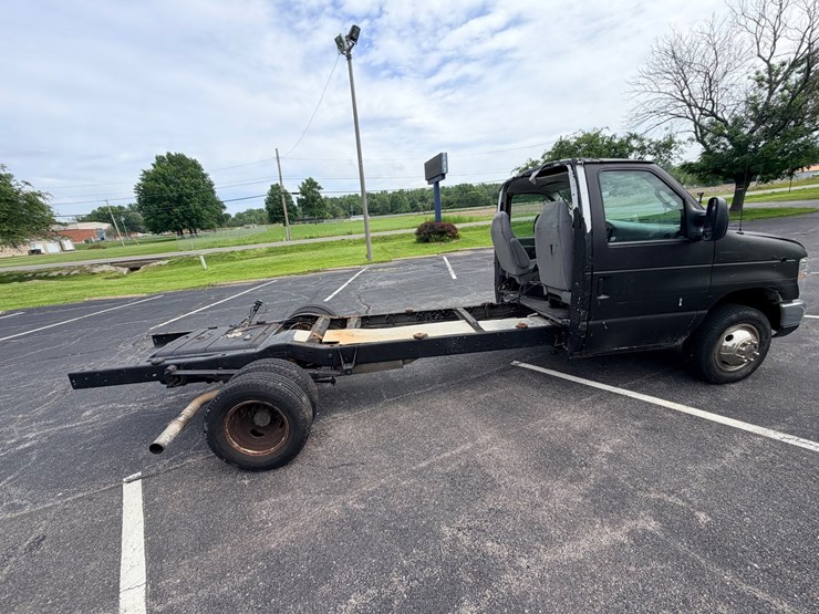 2008-ford-e450-image-11