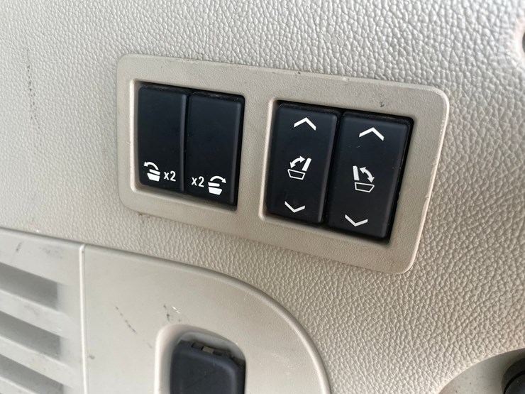2015-gmc-yukon-denali-image-22