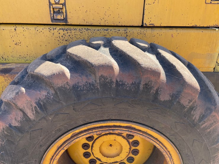 1993-deere-772bh-image-30