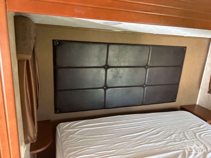 2013-forest-rive-brookstone-310ls-5th-wheel-t/a-travel-trailer-image-31