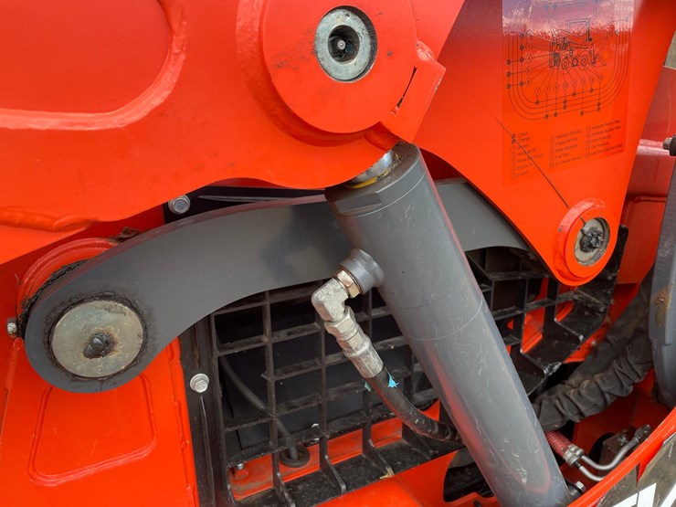 2022-kubota-ssv65-image-19