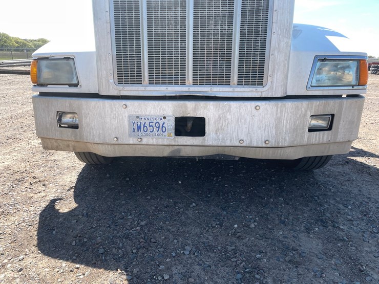 2002-peterbilt-385-image-36