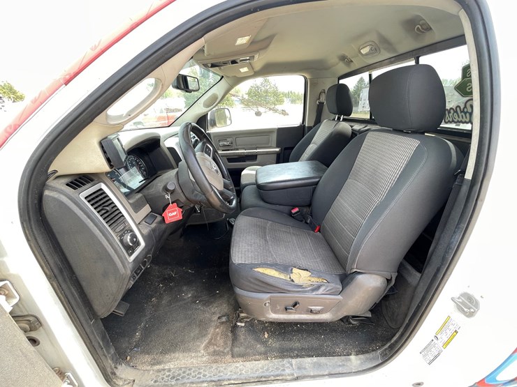 2011-dodge-ram-3500-image-26