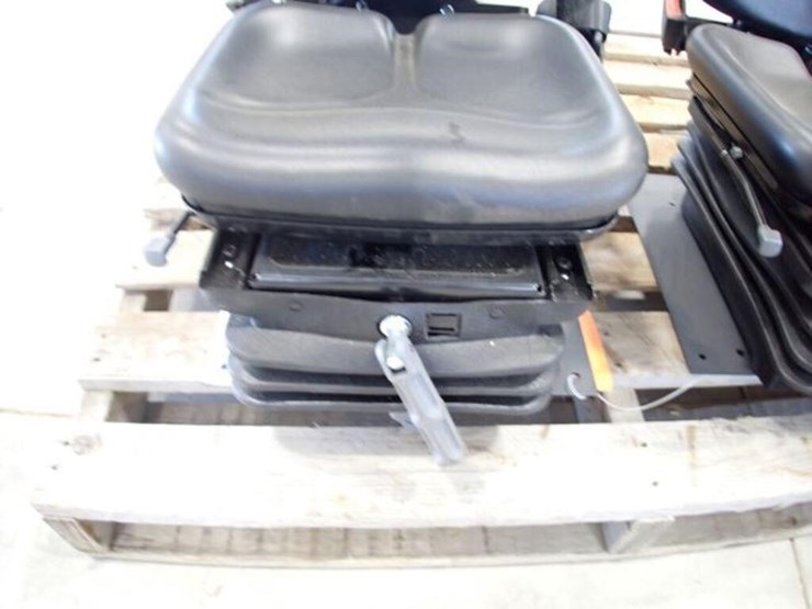 qty-of-(2)-cobo-tractor-seats-image-14