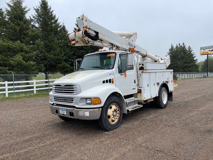 2005-cat-c7-image-2