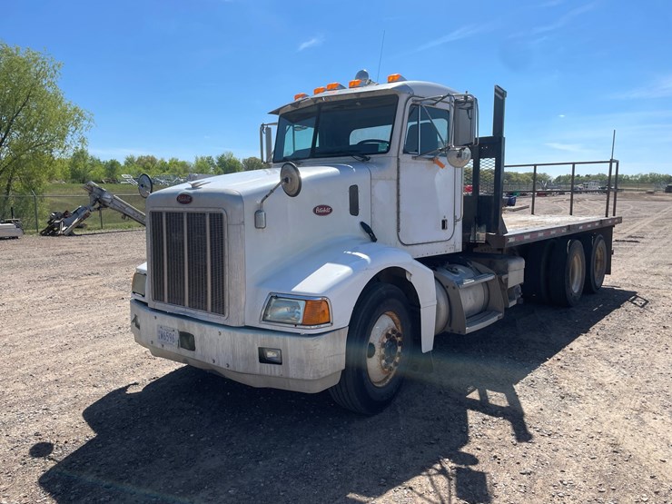 2002-peterbilt-385-image-1