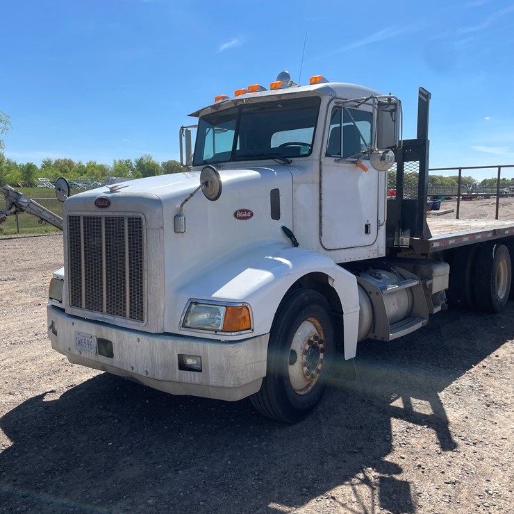 2002 PETERBILT 385