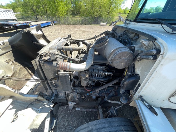 2002-peterbilt-385-image-33