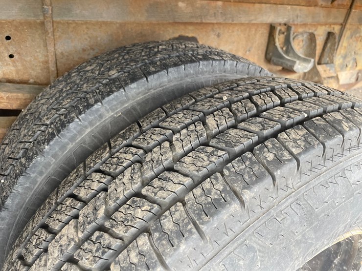 2005-chevrolet-3500-image-24