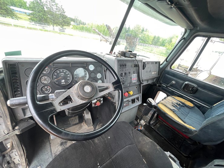 1999-mack-ch600-image-36
