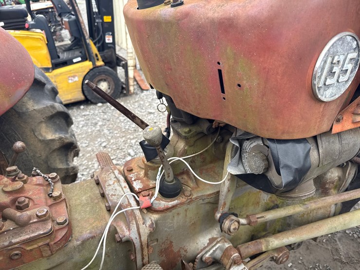 massey-ferguson-135-image-29