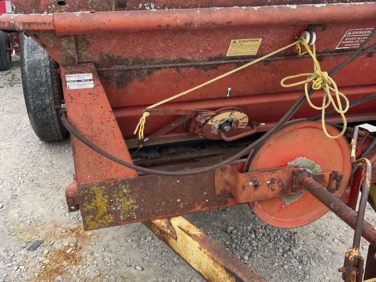new-holland-679-image-3