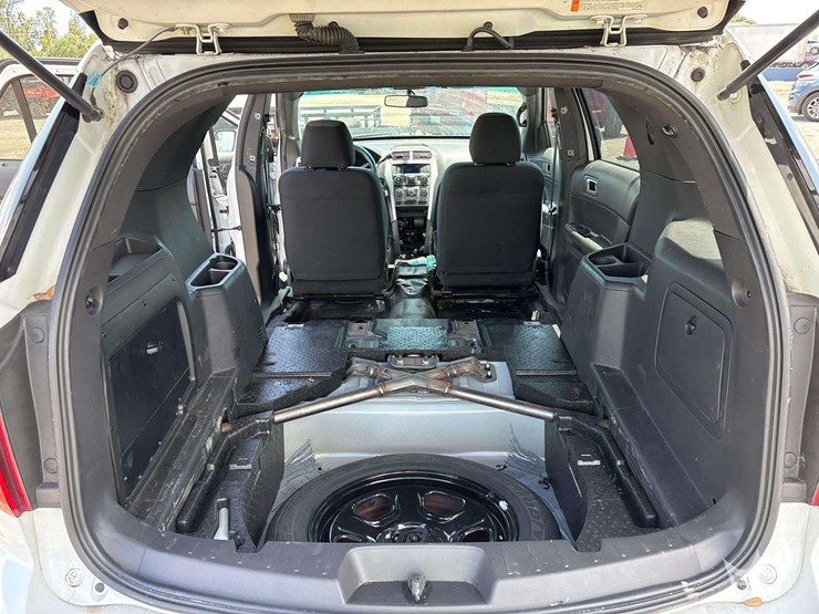 2015-ford-explorer-image-19