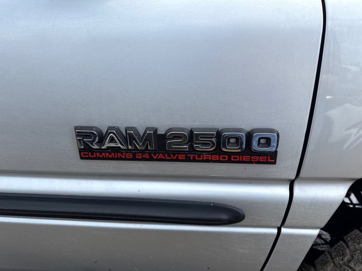 2001-dodge-2500-image-32