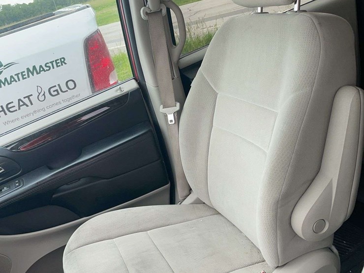 2012-dodge-caravan-image-6