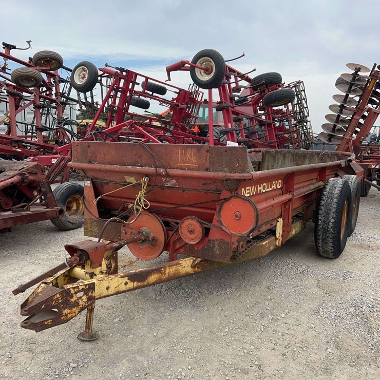 NEW HOLLAND 679