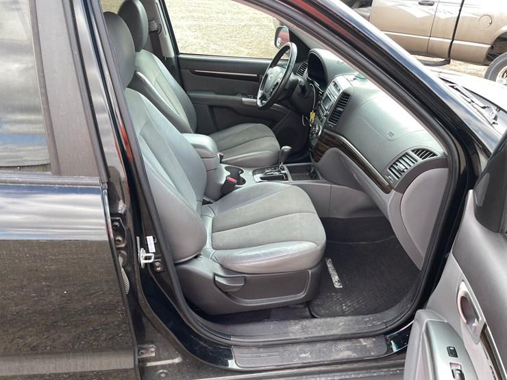 2011-hyundai-santa-fe-image-30