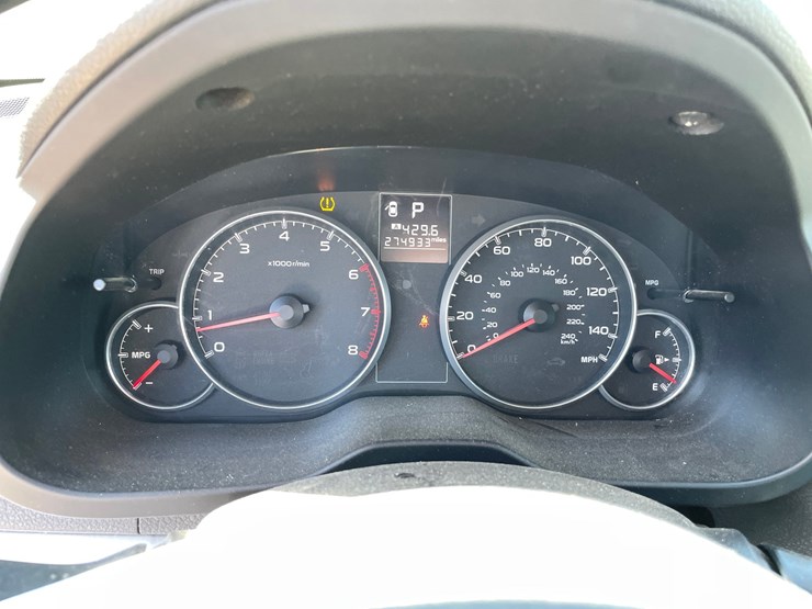 #1404-•-2014-subaru-legacy-(has-mn-title)-image-17