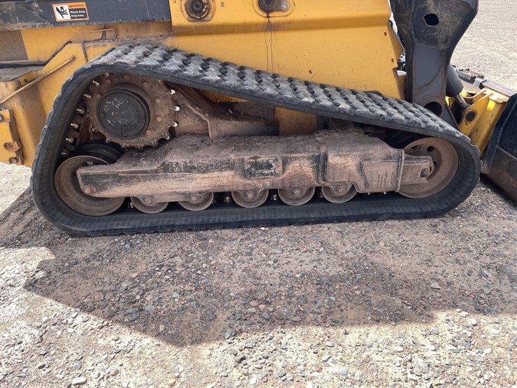 2018-deere-331g-image-21