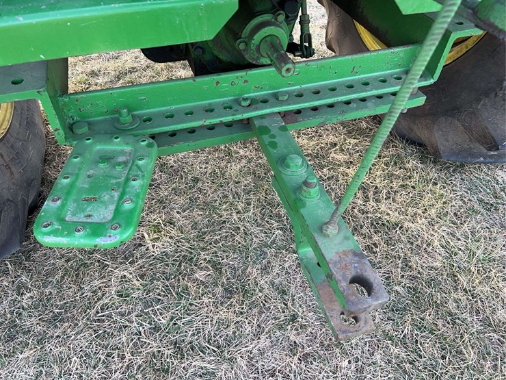 john-deere-820-image-46