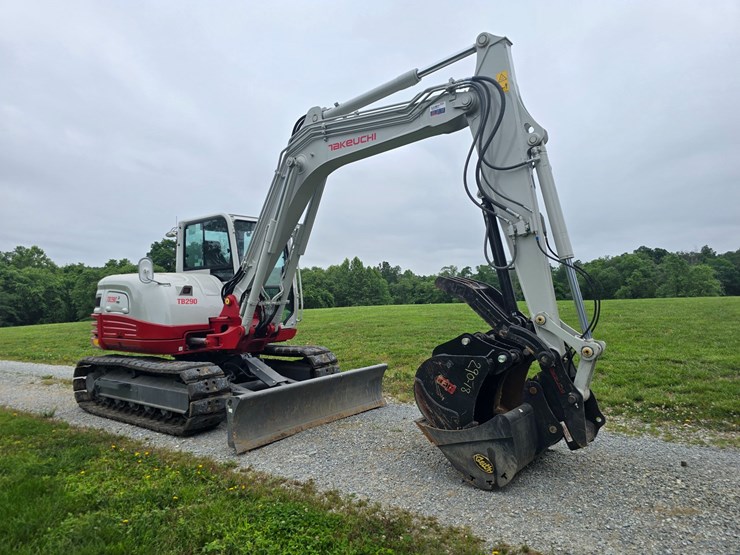 2024-takeuchi-tb290-image-30