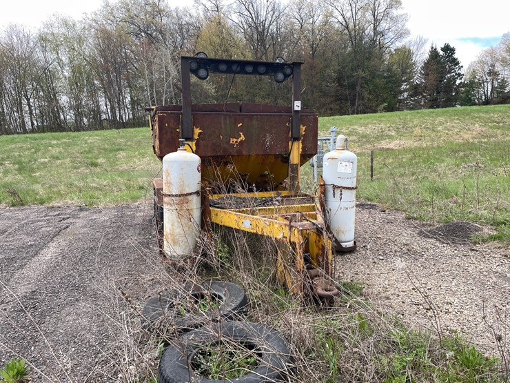 #2818-•-blacktop-patching-trailer-(g)-image-2
