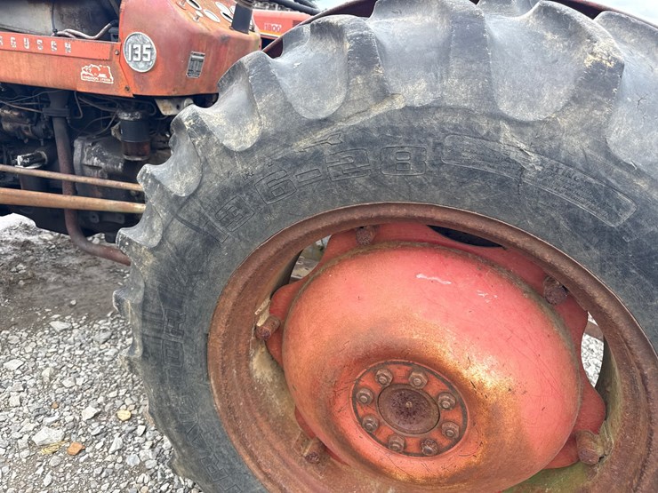 massey-ferguson-135-image-12