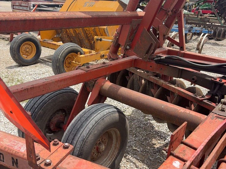 massey-ferguson-820-image-13