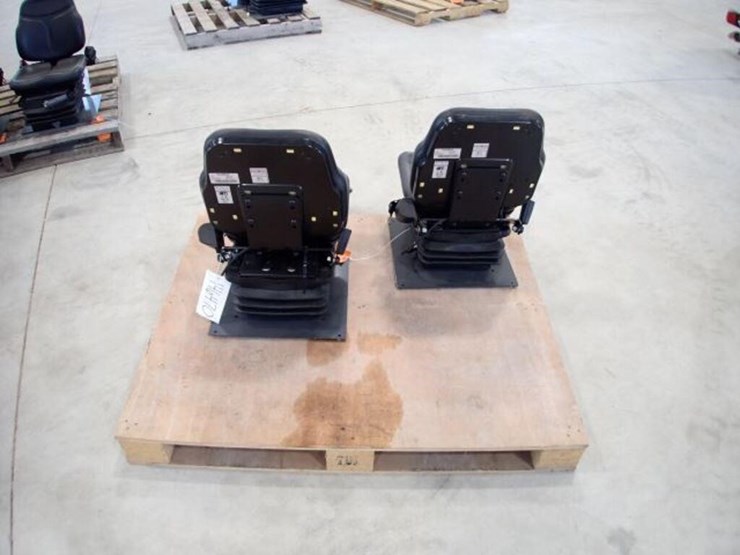 qty-of-(2)-cobo-tractor-seats-image-4