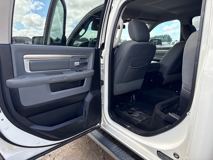 2016-dodge-1500-image-36