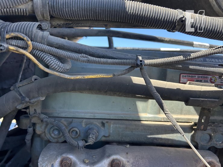 2000-freightliner-fld120-image-72