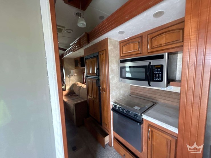 2013-forest-rive-brookstone-310ls-5th-wheel-t/a-travel-trailer-image-13